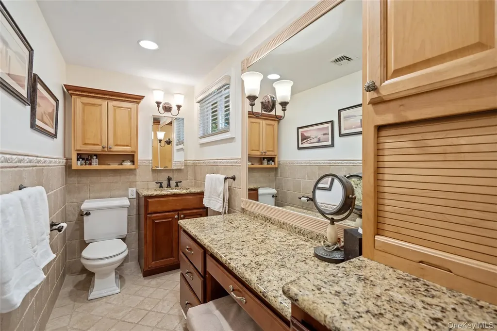 17 Jody Lane Plainview NY 11803