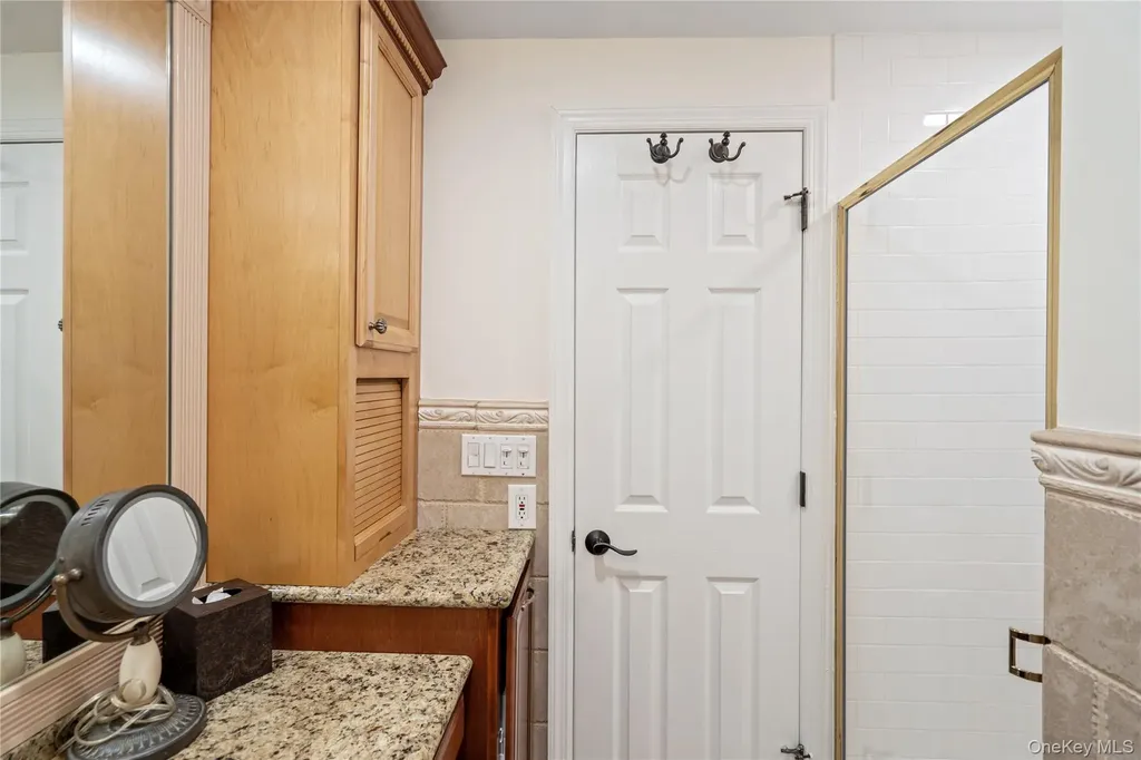 17 Jody Lane Plainview NY 11803