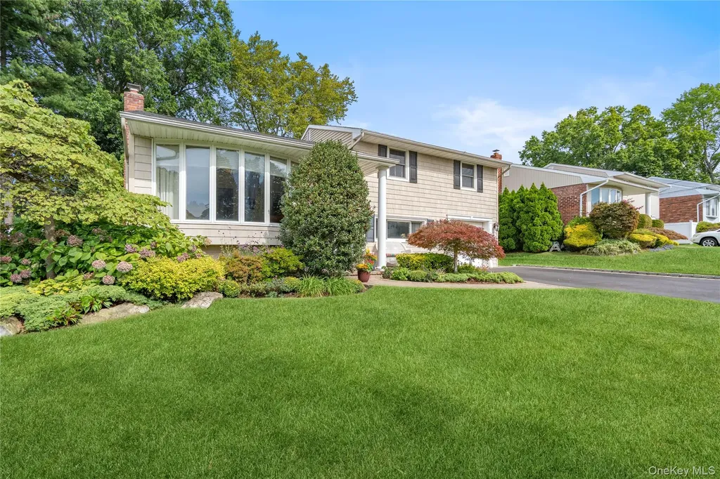 17 Jody Lane Plainview NY 11803