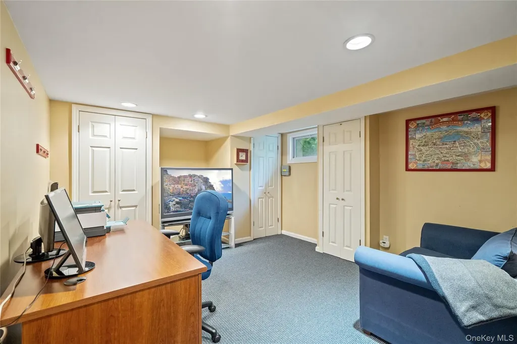17 Jody Lane Plainview NY 11803