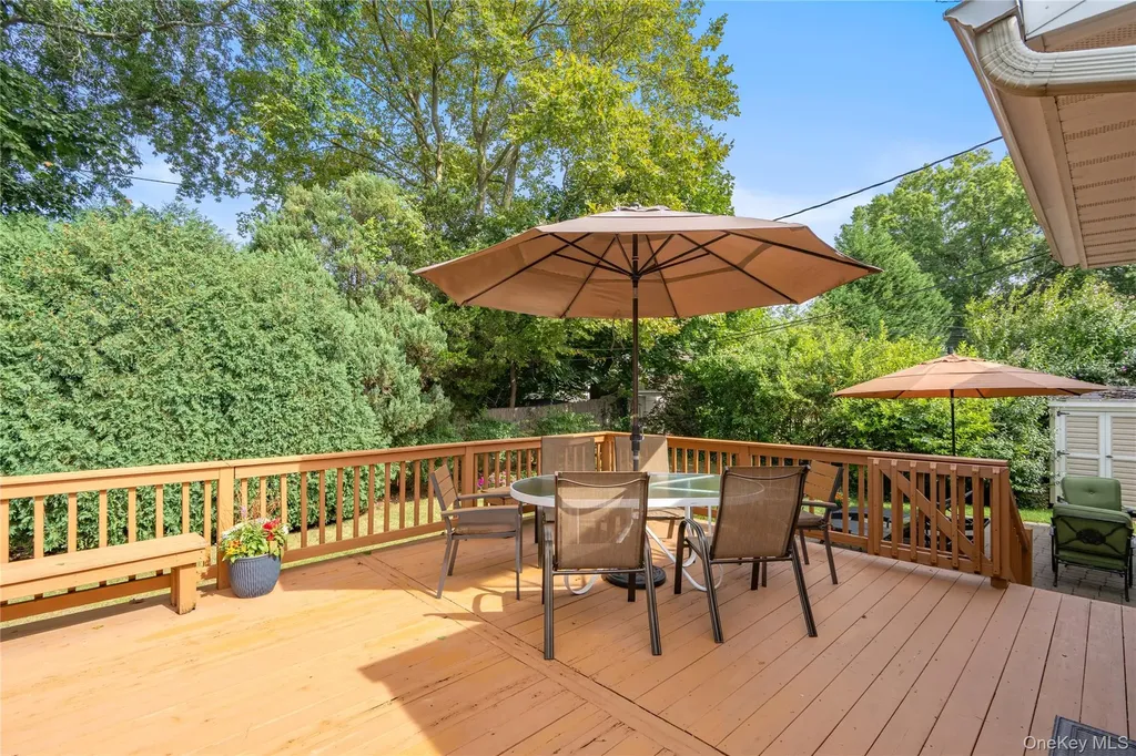 17 Jody Lane Plainview NY 11803