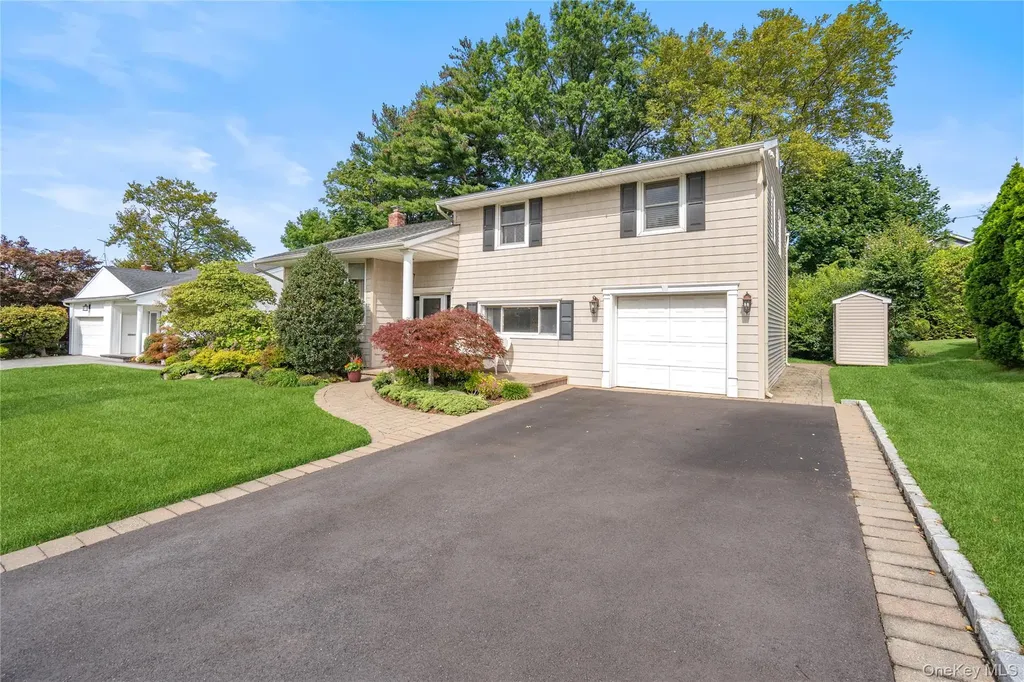 17 Jody Lane Plainview NY 11803
