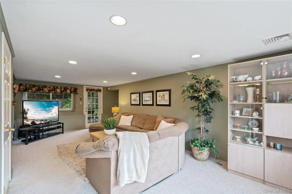 17 Jody Lane Plainview NY 11803