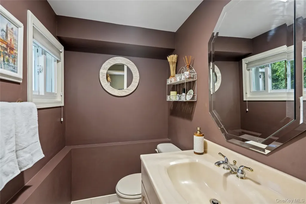 17 Jody Lane Plainview NY 11803