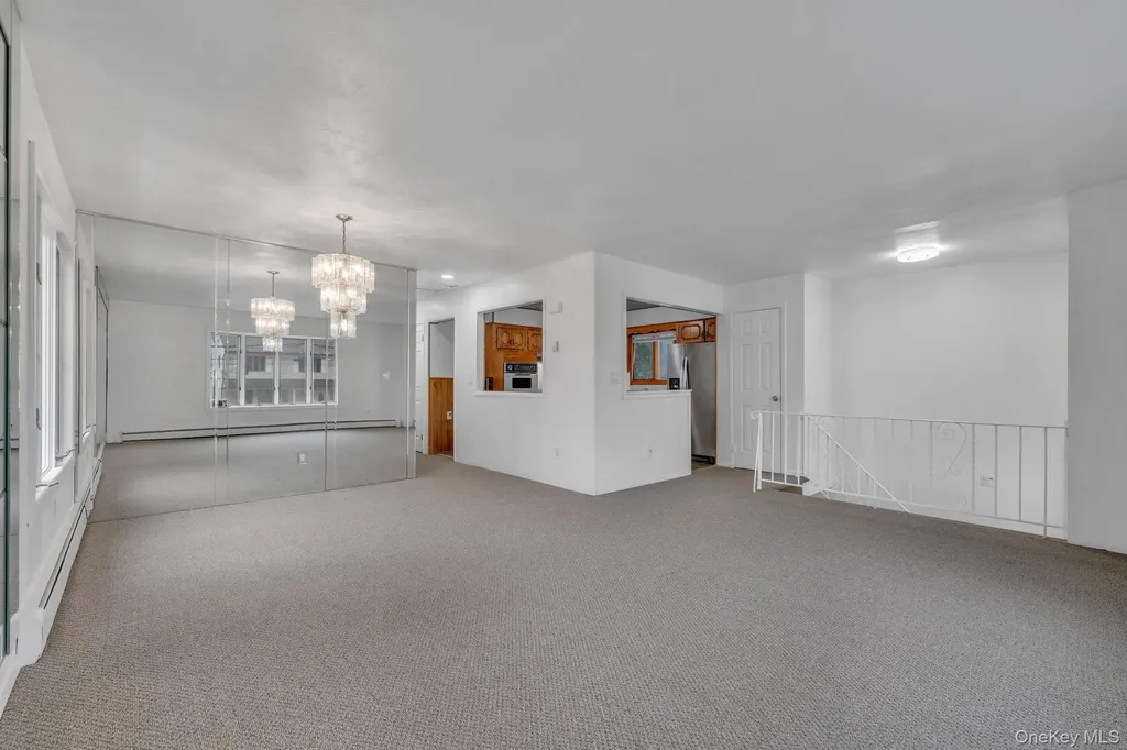 813 Windmill Avenue West Babylon NY 11704