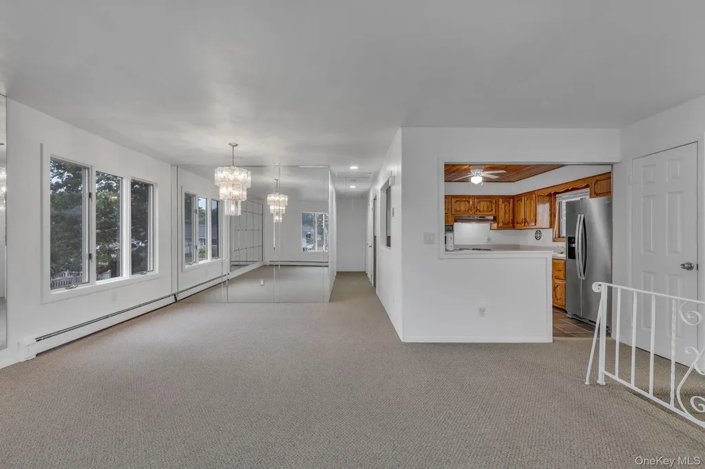 813 Windmill Avenue West Babylon NY 11704