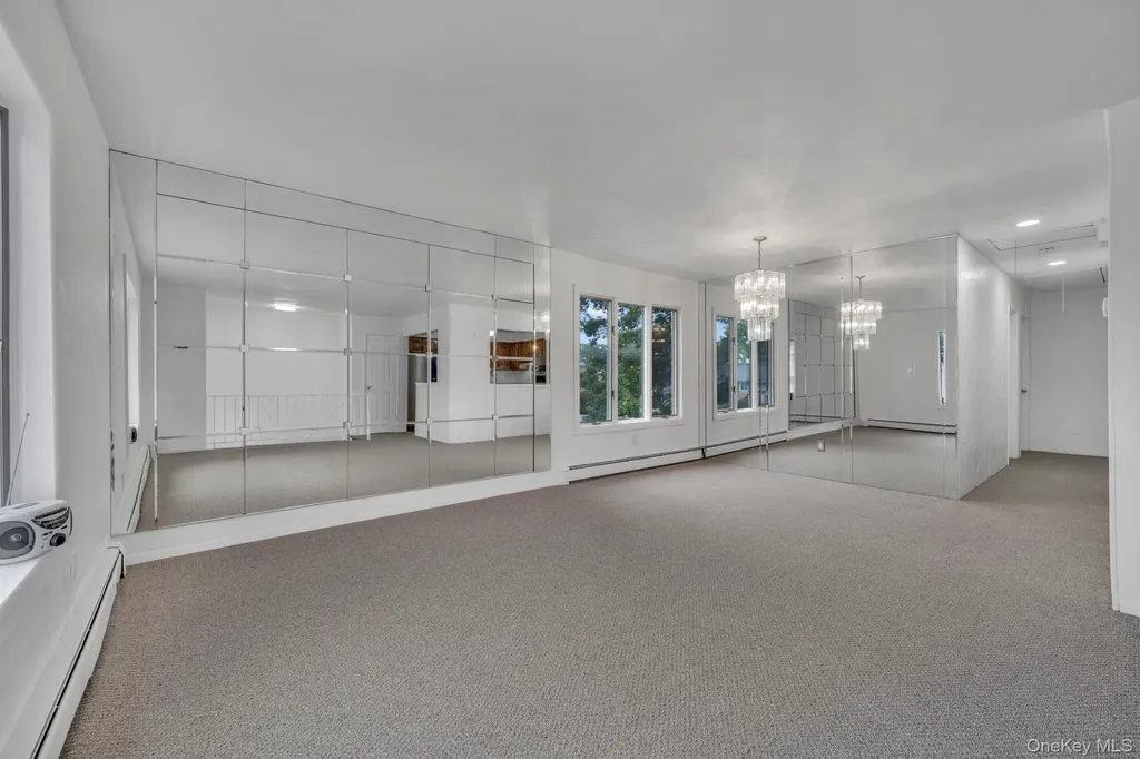813 Windmill Avenue West Babylon NY 11704