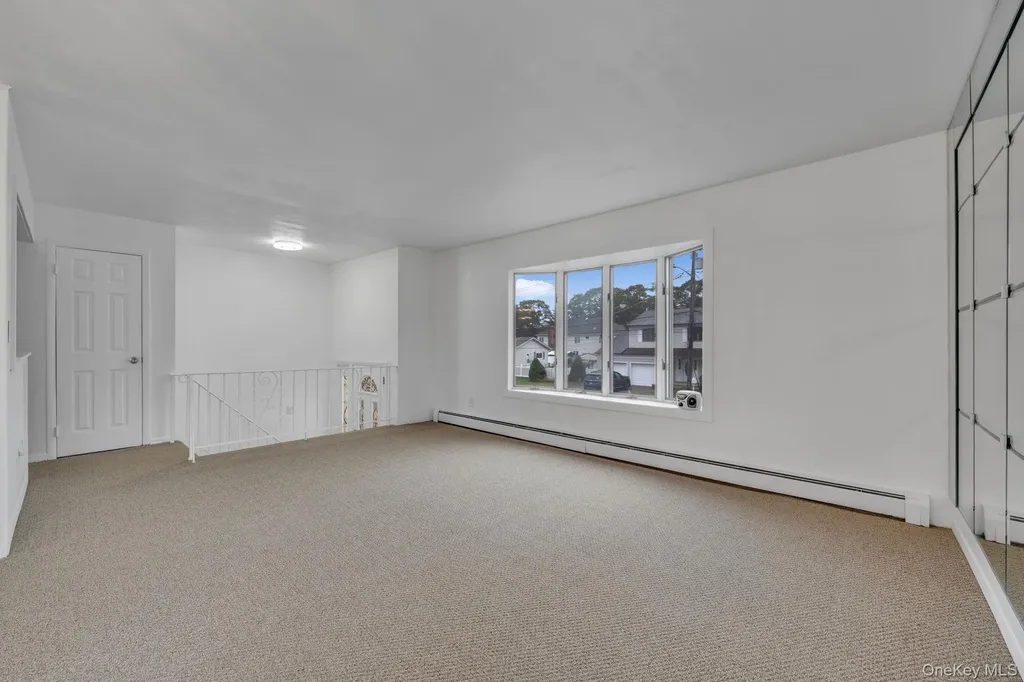 813 Windmill Avenue West Babylon NY 11704