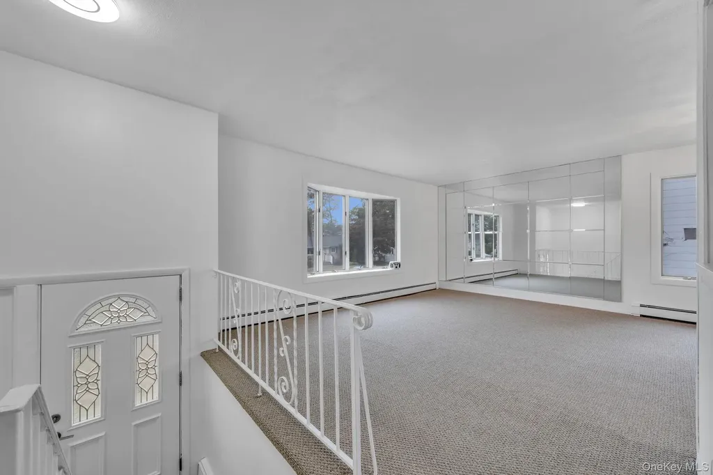813 Windmill Avenue West Babylon NY 11704