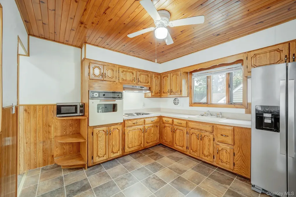 813 Windmill Avenue West Babylon NY 11704
