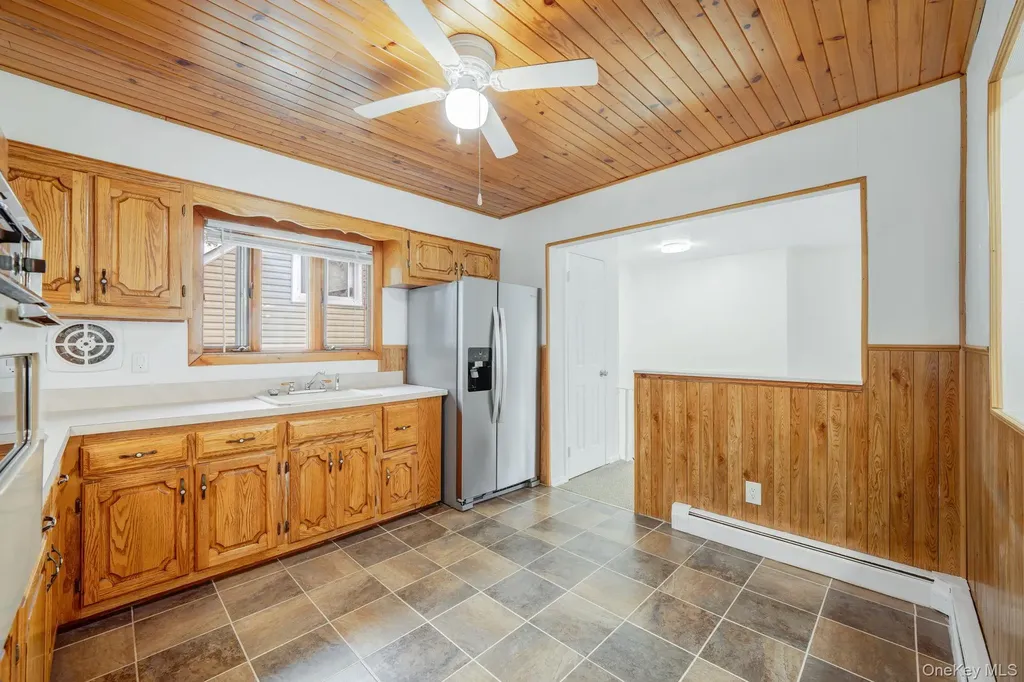 813 Windmill Avenue West Babylon NY 11704