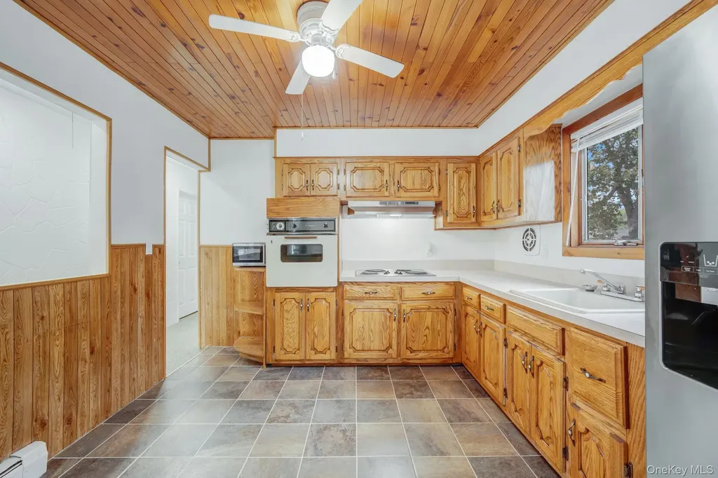 813 Windmill Avenue West Babylon NY 11704