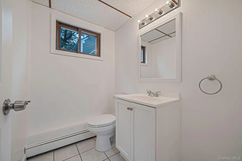 813 Windmill Avenue West Babylon NY 11704