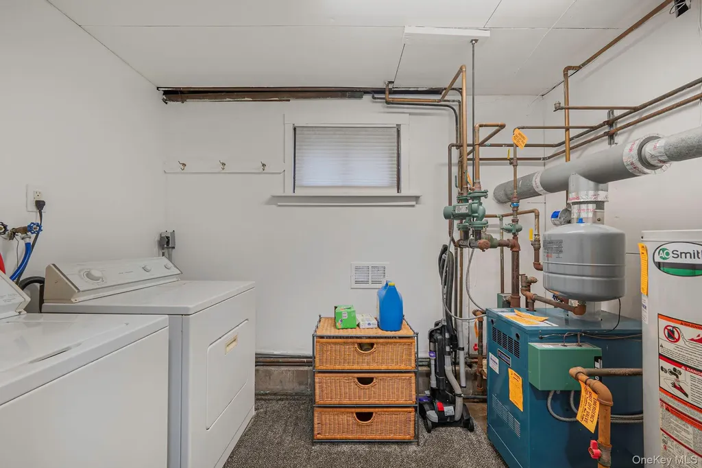 813 Windmill Avenue West Babylon NY 11704