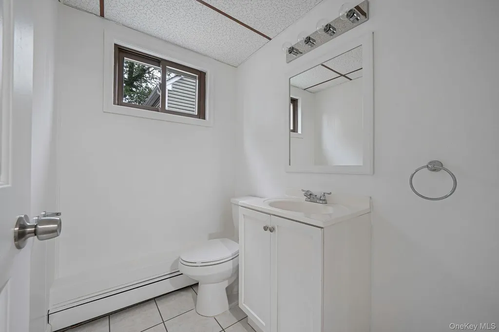 813 Windmill Avenue West Babylon NY 11704
