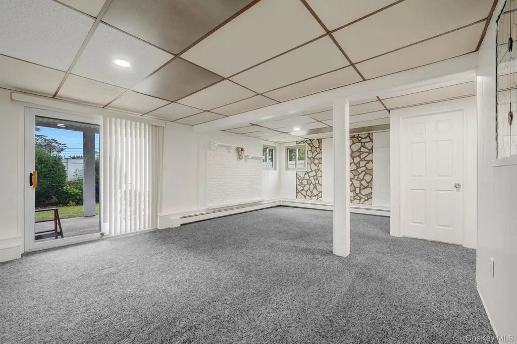813 Windmill Avenue West Babylon NY 11704