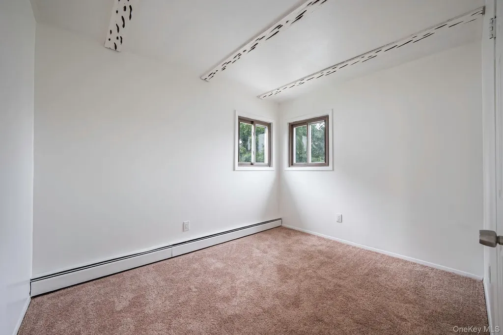813 Windmill Avenue West Babylon NY 11704