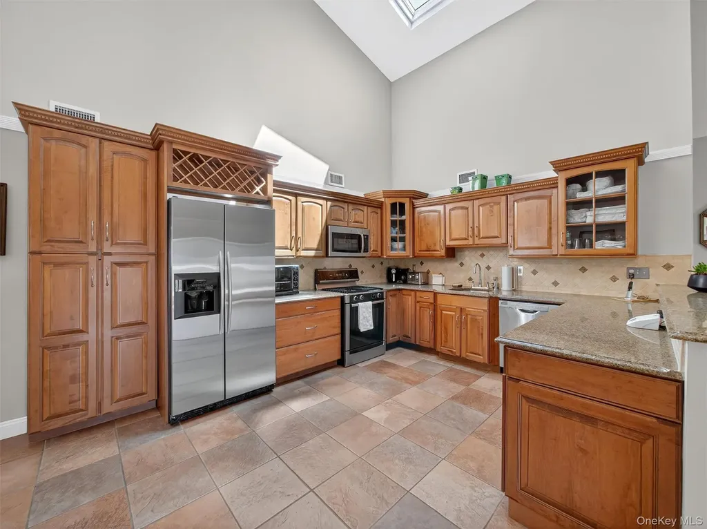 147 Schweizer Lane Bardonia NY 10954