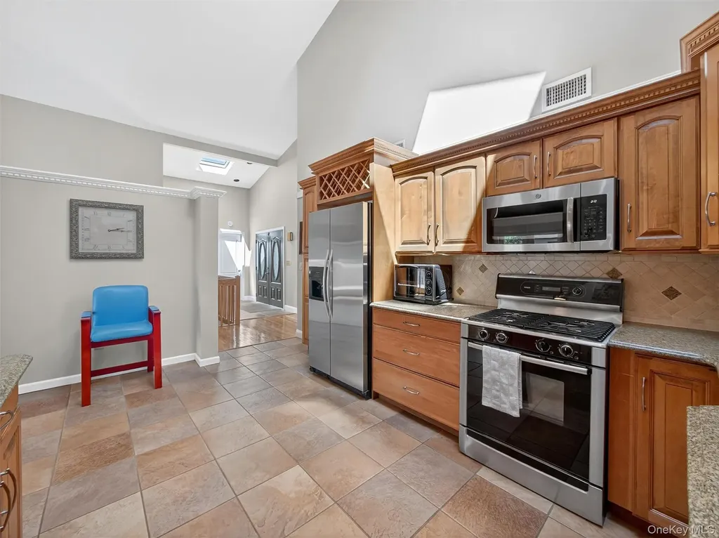 147 Schweizer Lane Bardonia NY 10954