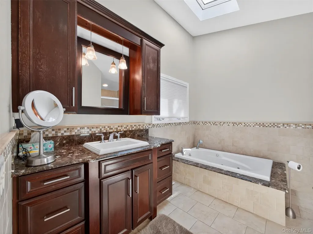147 Schweizer Lane Bardonia NY 10954