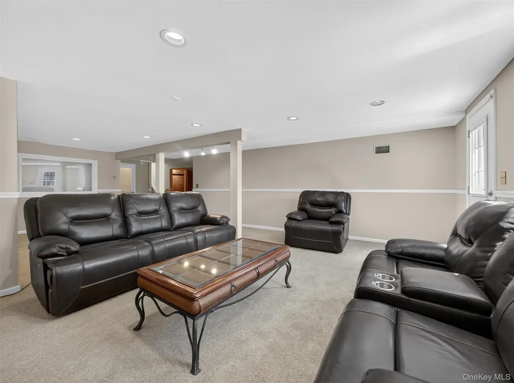 147 Schweizer Lane Bardonia NY 10954
