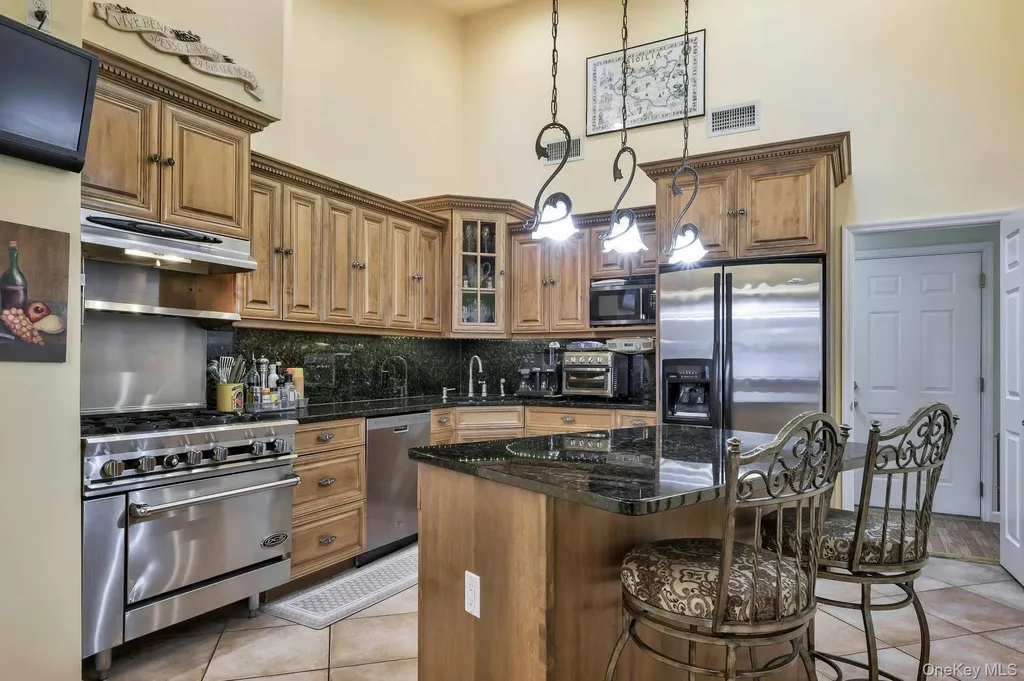 4 E Hill Drive Smithtown NY 11787