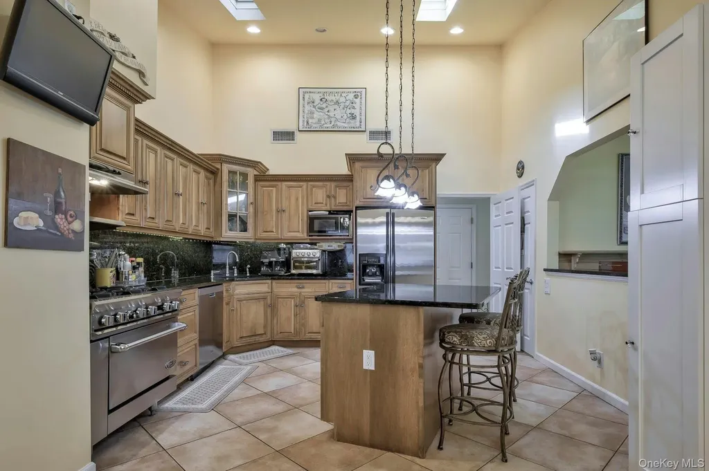 4 E Hill Drive Smithtown NY 11787