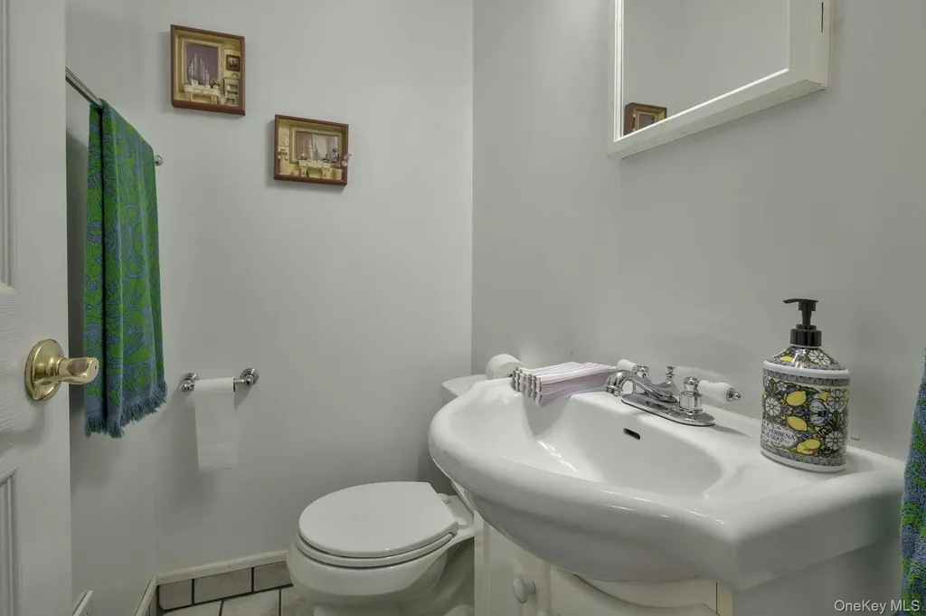 4 E Hill Drive Smithtown NY 11787