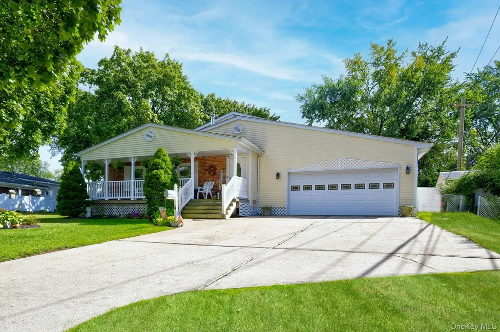 4 E Hill Drive Smithtown NY 11787