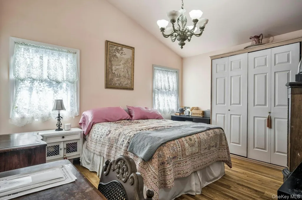 4 E Hill Drive Smithtown NY 11787
