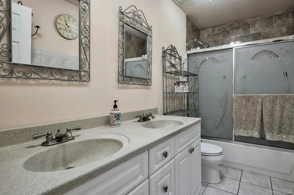 4 E Hill Drive Smithtown NY 11787