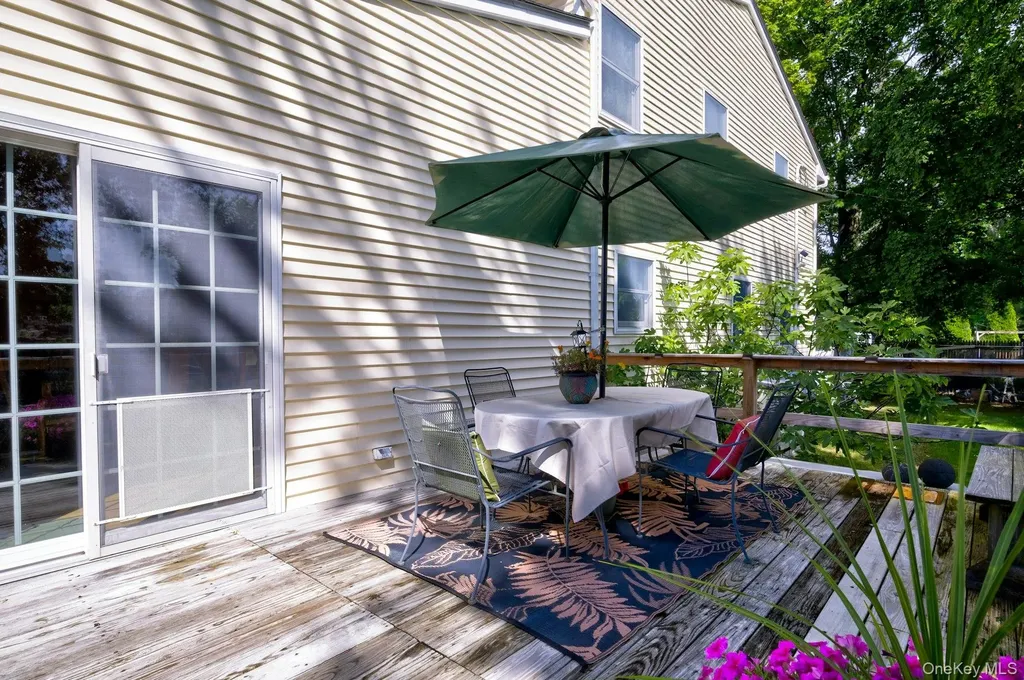 4 E Hill Drive Smithtown NY 11787