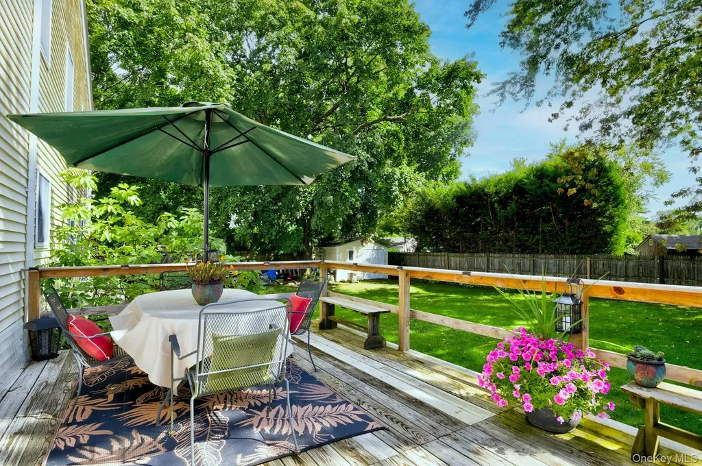 4 E Hill Drive Smithtown NY 11787