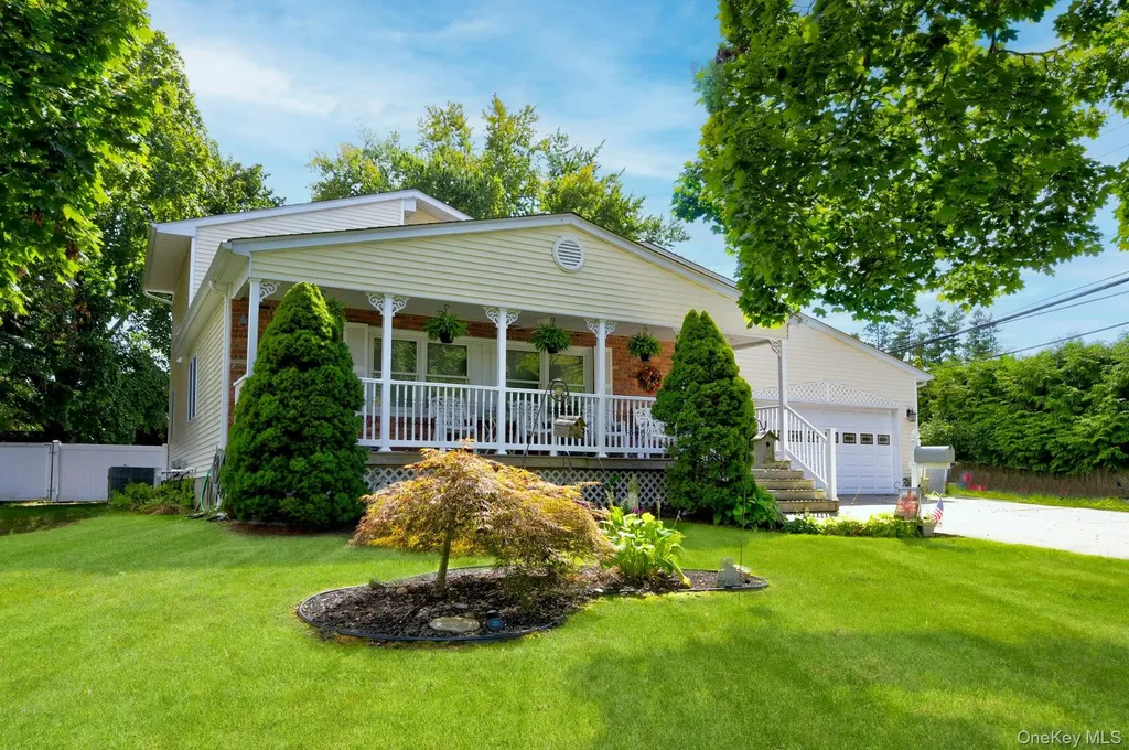 4 E Hill Drive Smithtown NY 11787
