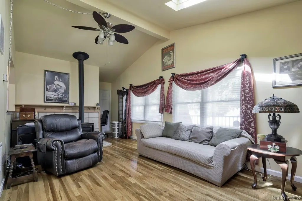4 E Hill Drive Smithtown NY 11787