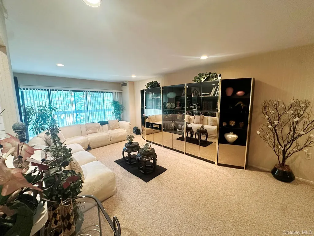 376 Central Avenue Lawrence NY 11559