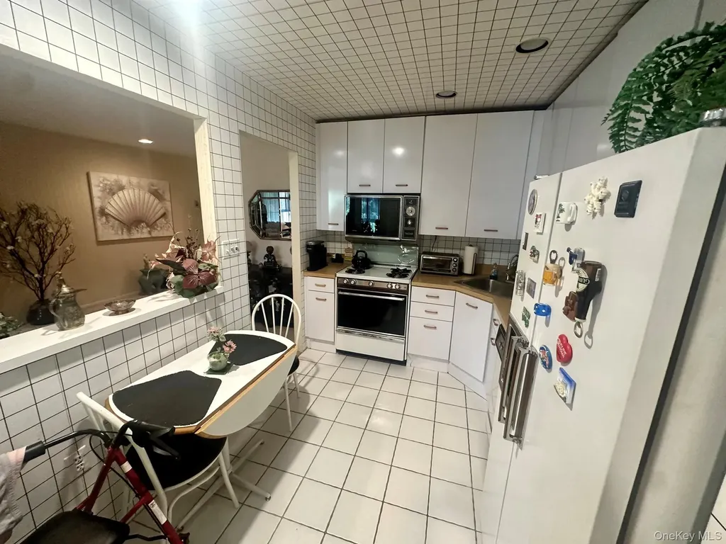 376 Central Avenue Lawrence NY 11559
