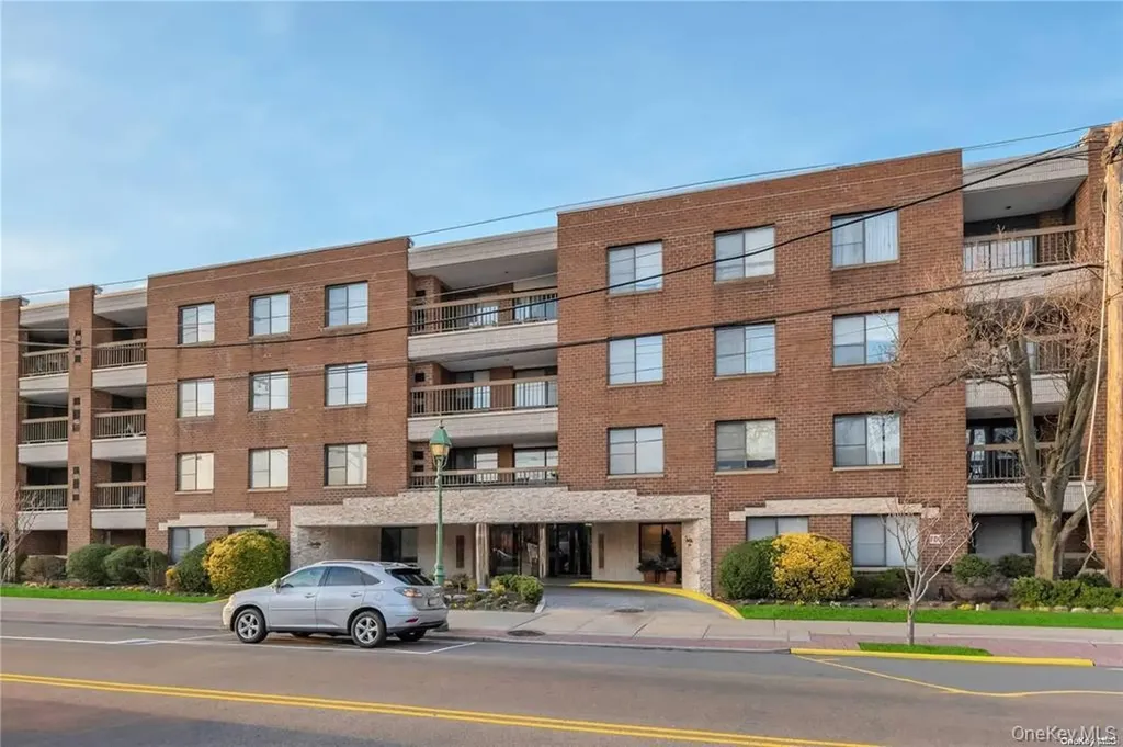 376 Central Avenue Lawrence NY 11559