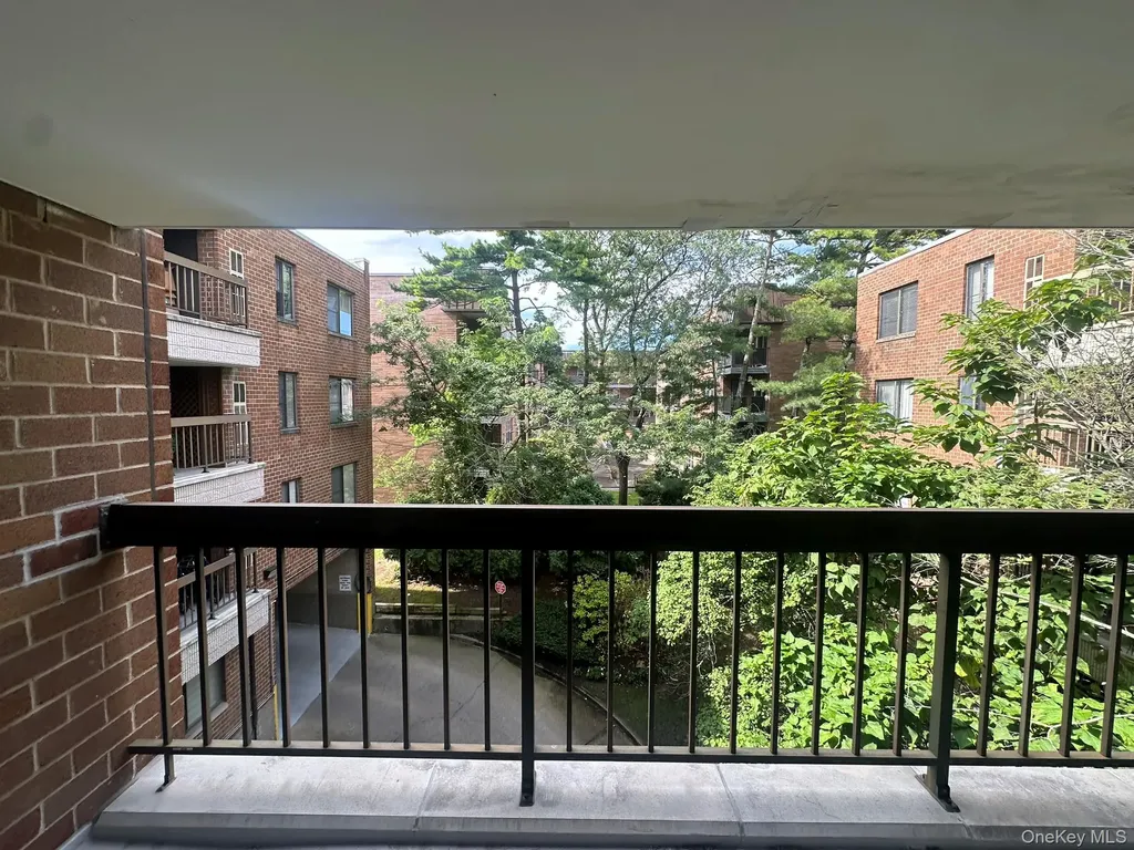 376 Central Avenue Lawrence NY 11559