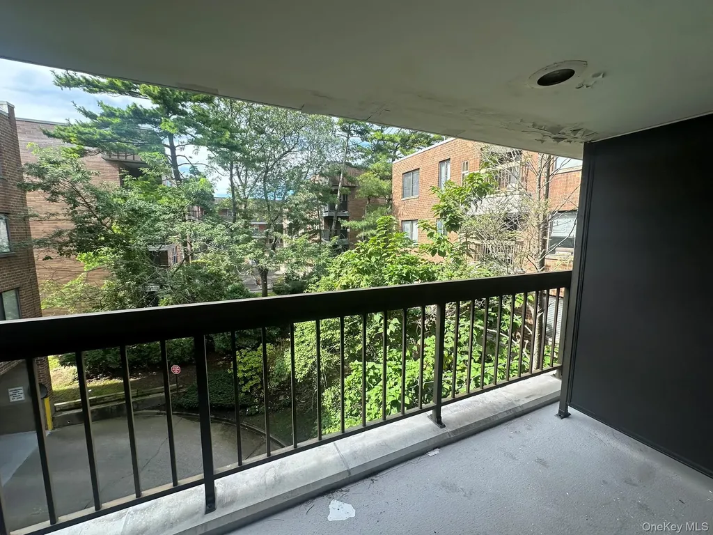 376 Central Avenue Lawrence NY 11559