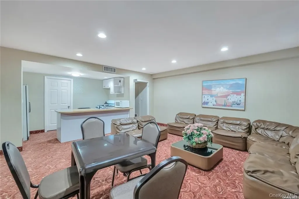376 Central Avenue Lawrence NY 11559