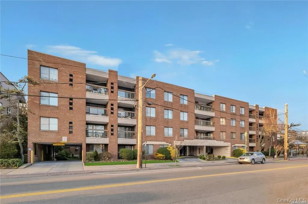 376 Central Avenue Lawrence NY 11559