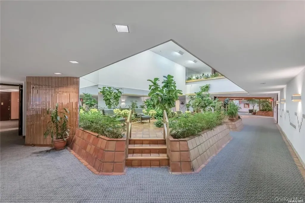 376 Central Avenue Lawrence NY 11559