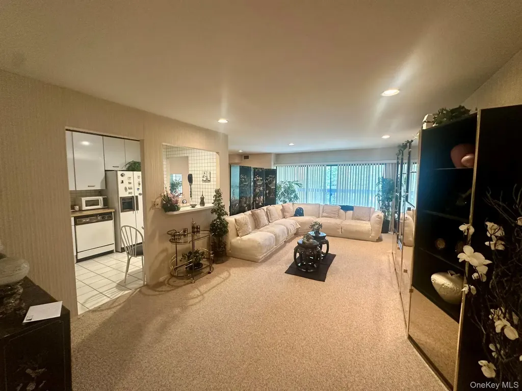 376 Central Avenue Lawrence NY 11559