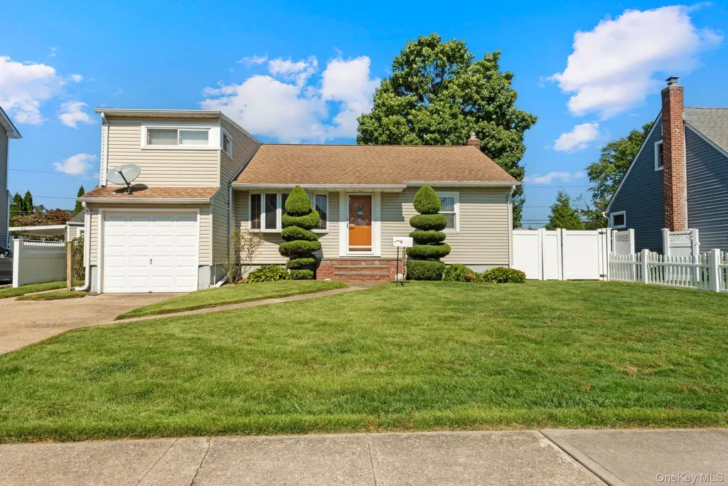 3945 Old Post Road Seaford NY 11783