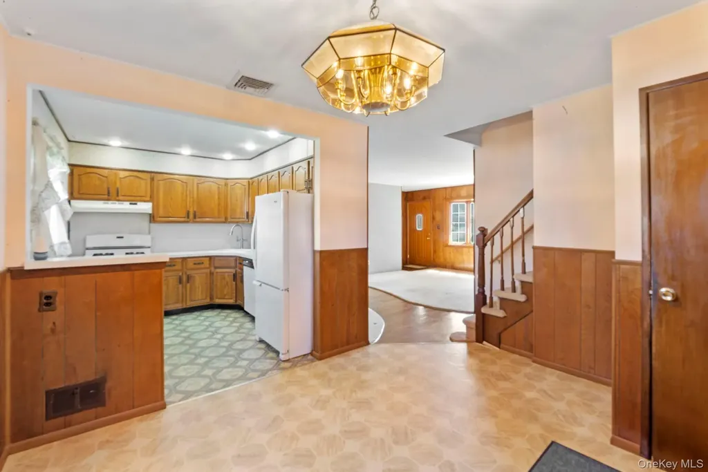 3945 Old Post Road Seaford NY 11783
