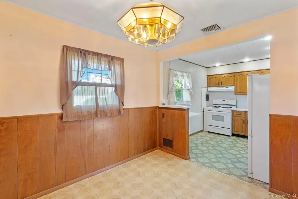 3945 Old Post Road Seaford NY 11783