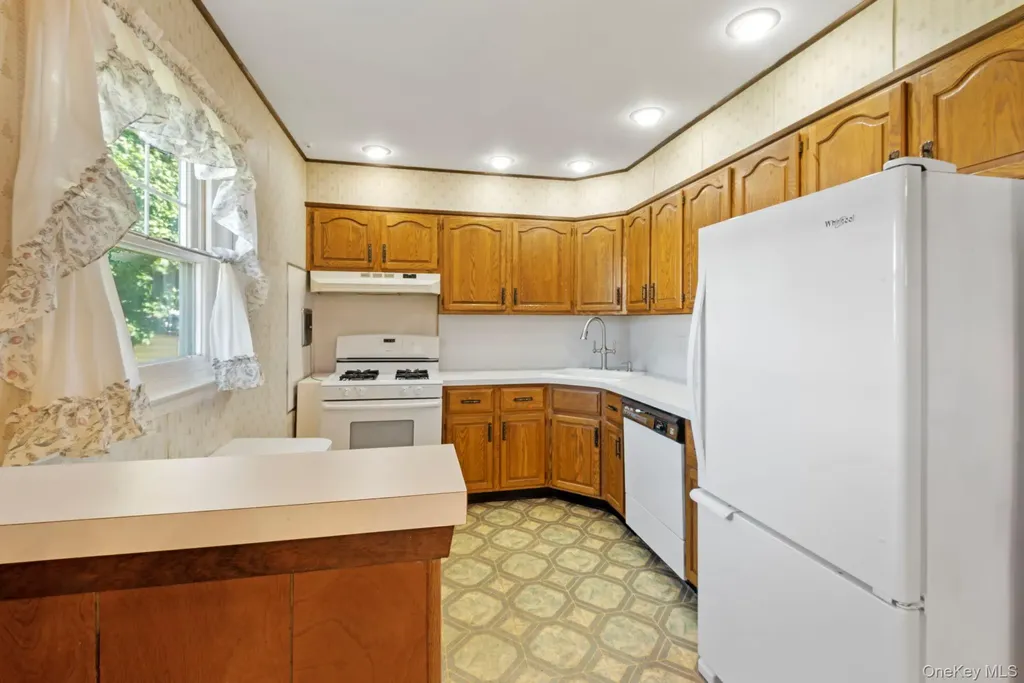 3945 Old Post Road Seaford NY 11783