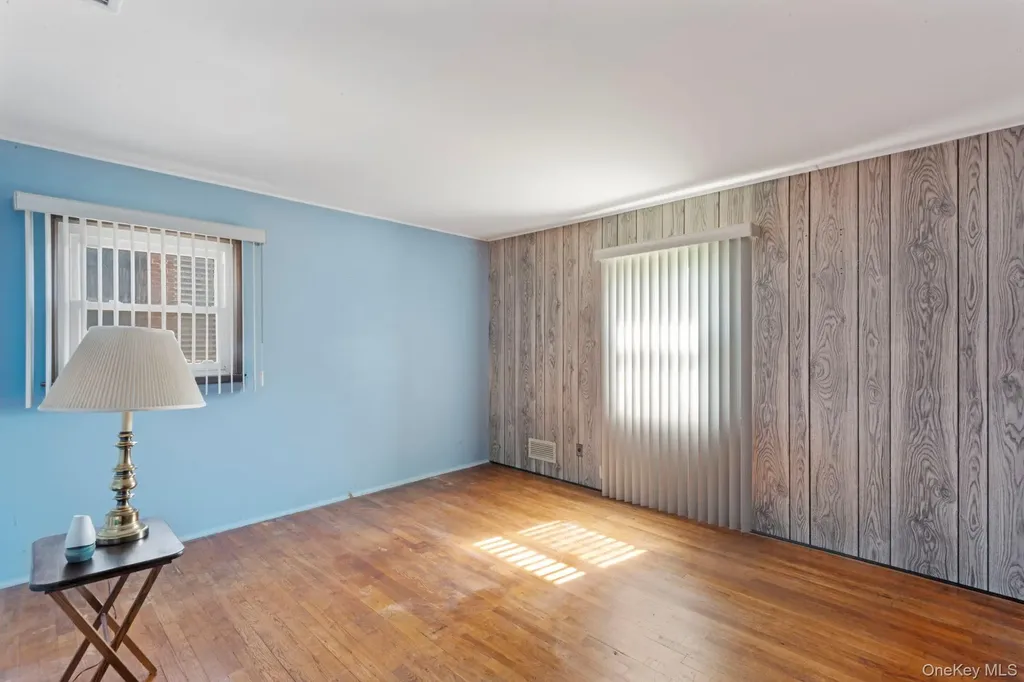 3945 Old Post Road Seaford NY 11783