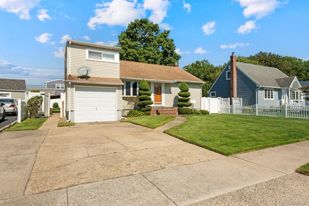 3945 Old Post Road Seaford NY 11783